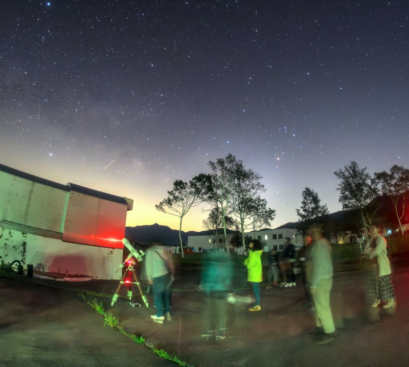 特集・長野県は“宇宙県”『信州星空ツーリズム』 長野県の星空の魅力を県内外の人に伝えるために 国立天文台野辺山宇宙電波観測所／株式会社南牧村振興公社・衣笠健三さん  | Go! NAGANO 長野県公式観光サイト